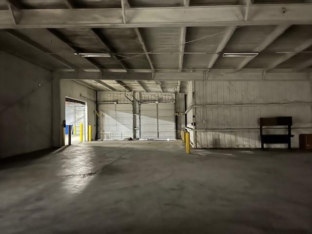 Andrews Distributing Add 7389 - Commercial Lease