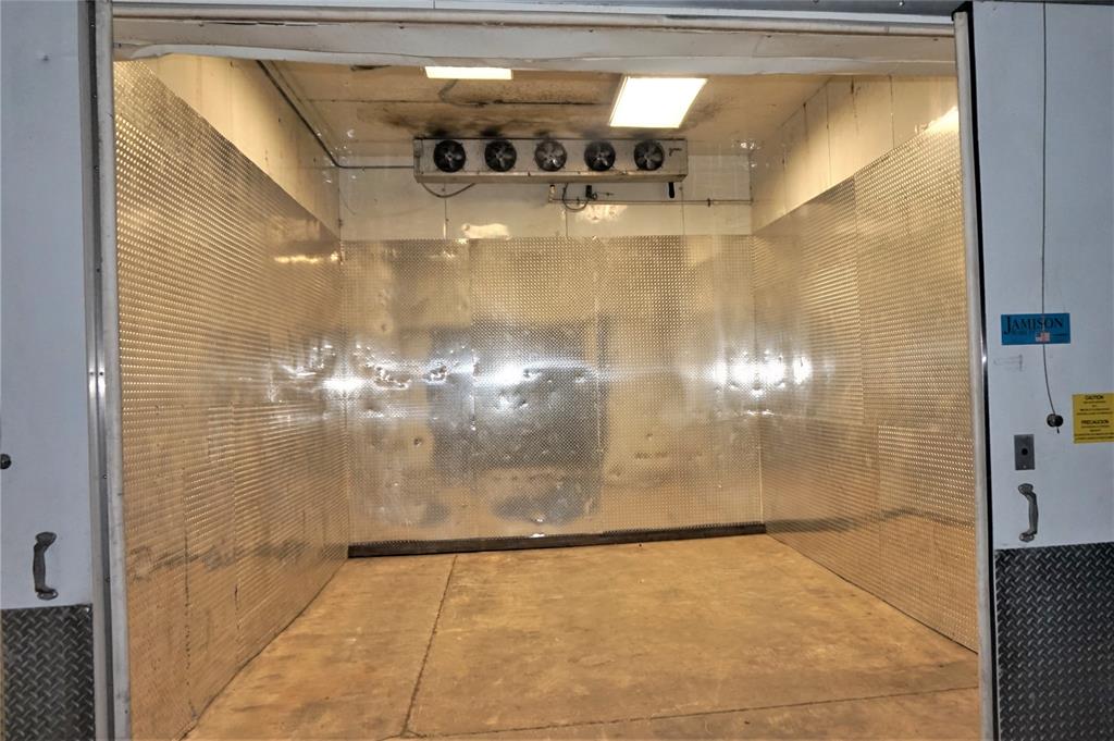 Andrews Distributing Add 7389 - Commercial Lease