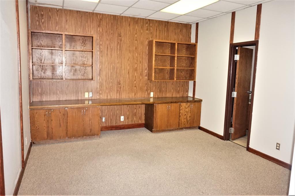 Andrews Distributing Add 7389 - Commercial Lease