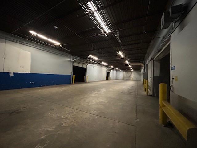 Andrews Distributing Add 7389 - Commercial Lease