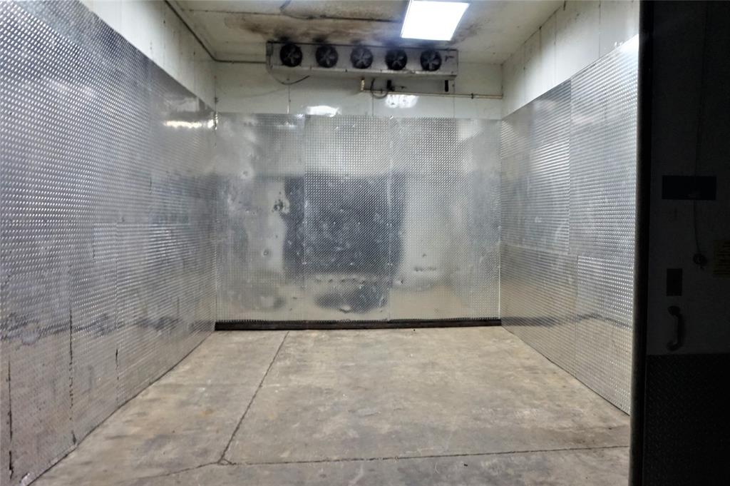 Andrews Distributing Add 7389 - Commercial Lease