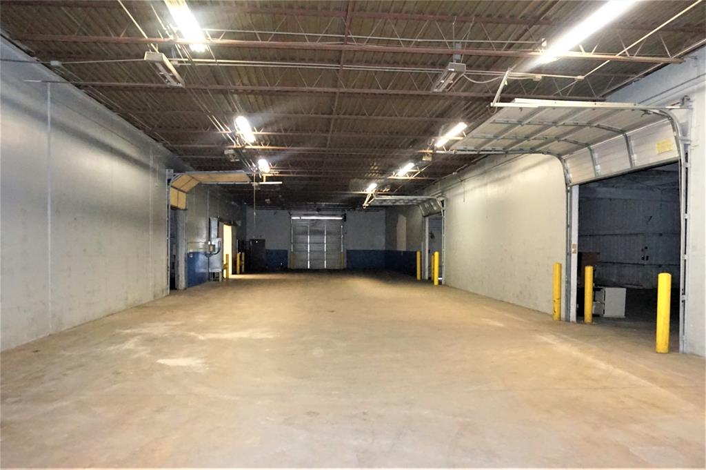 Andrews Distributing Add 7389 - Commercial Lease