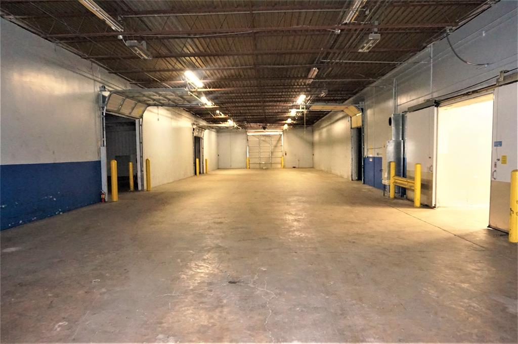 Andrews Distributing Add 7389 - Commercial Lease