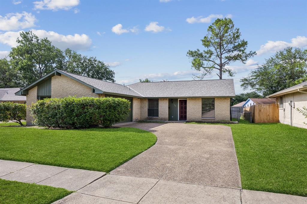 902 Spring Lake Drive