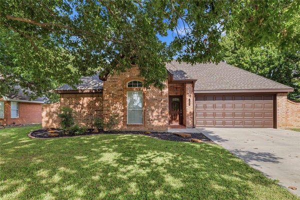 1605 SOUTHGATE DR, BROWNWOOD, TX 76801 - Image b9decfba933d8225e22cf3cc5647e05b/271850583