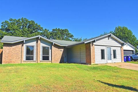 Photo of 4225 Ambassador Way, Balch Springs, TX 75180 (MLS # 21312276)