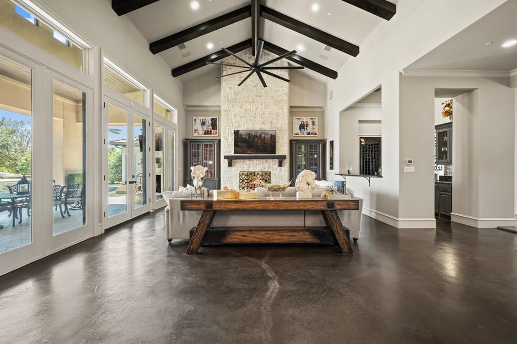 914 Foxglove Trail