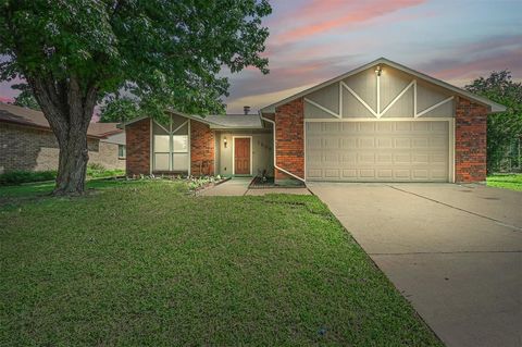 1908 Rutherford Lane Arlington TX 76014