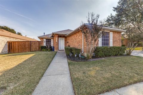 218 Streamside Drive DeSoto TX 75115