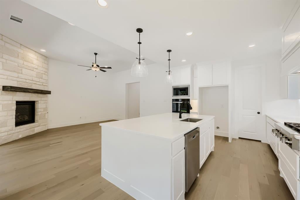 1813 Flowerfield Lane