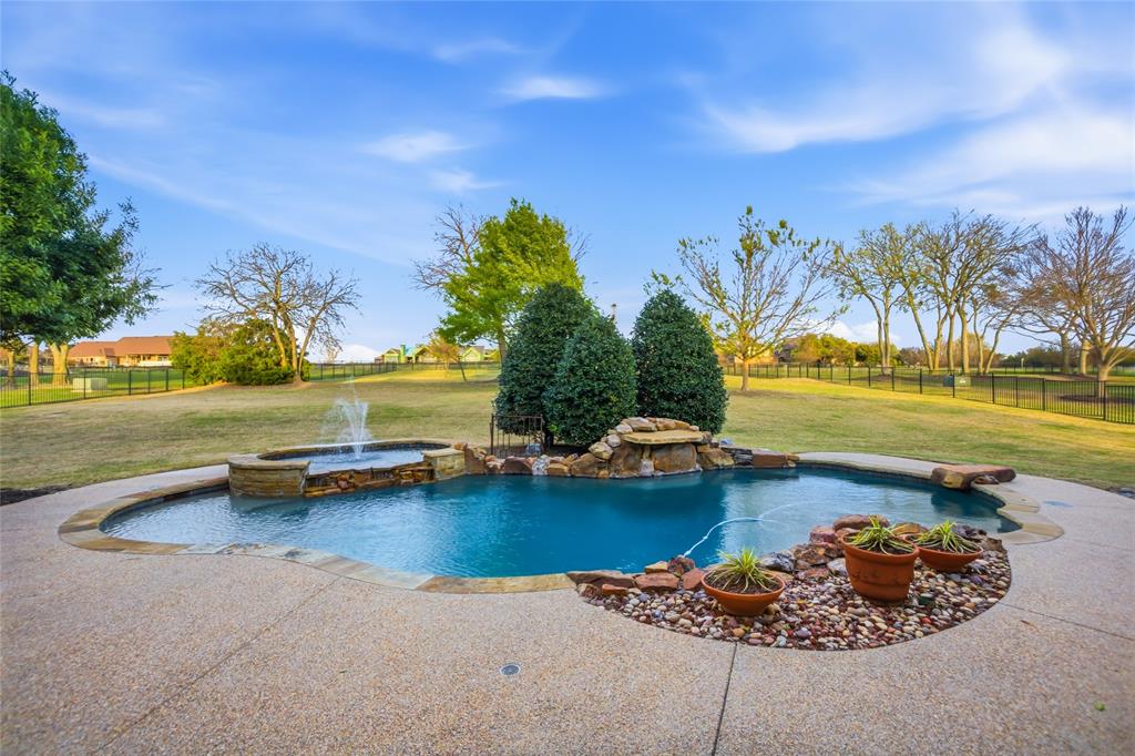 3304 Twin Lakes Drive