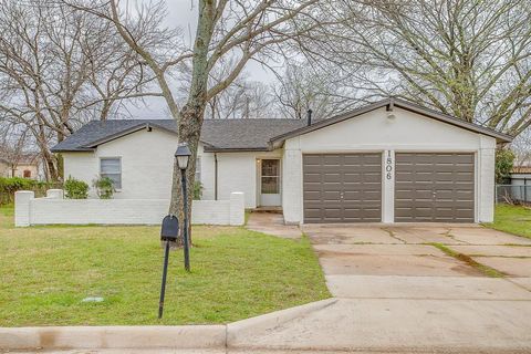 1806 12th Street Mineral Wells TX 76067