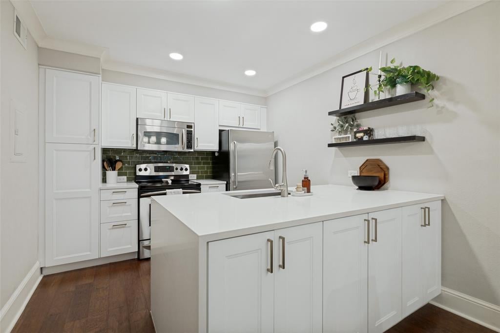 5934 Sandhurst Lane 208