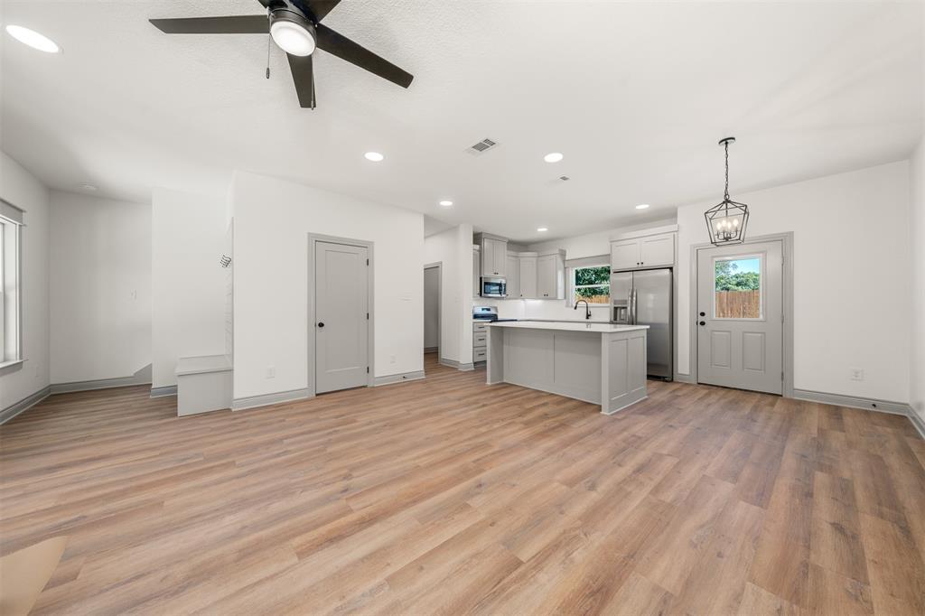 301 Live Oak Trail