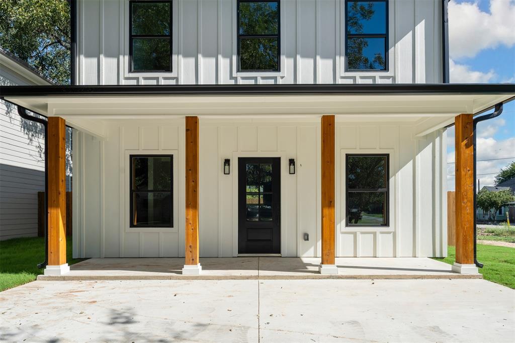 301 Live Oak Trail