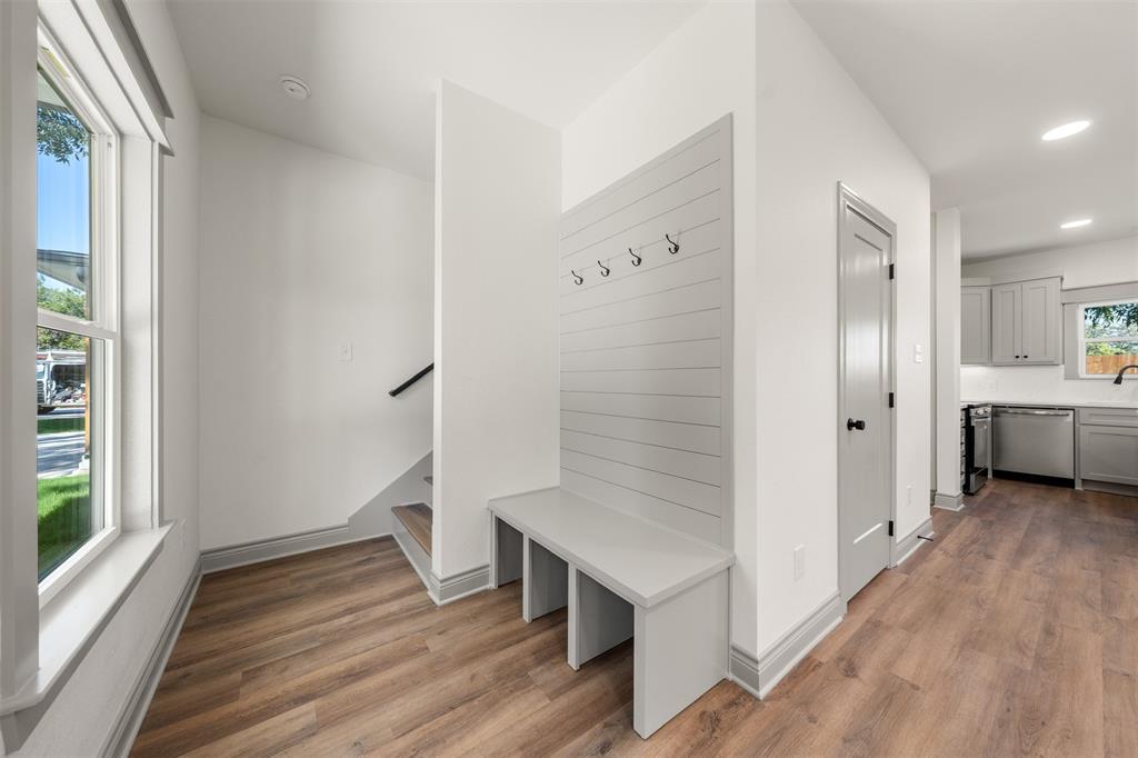 301 Live Oak Trail