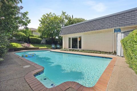 A home in Benbrook