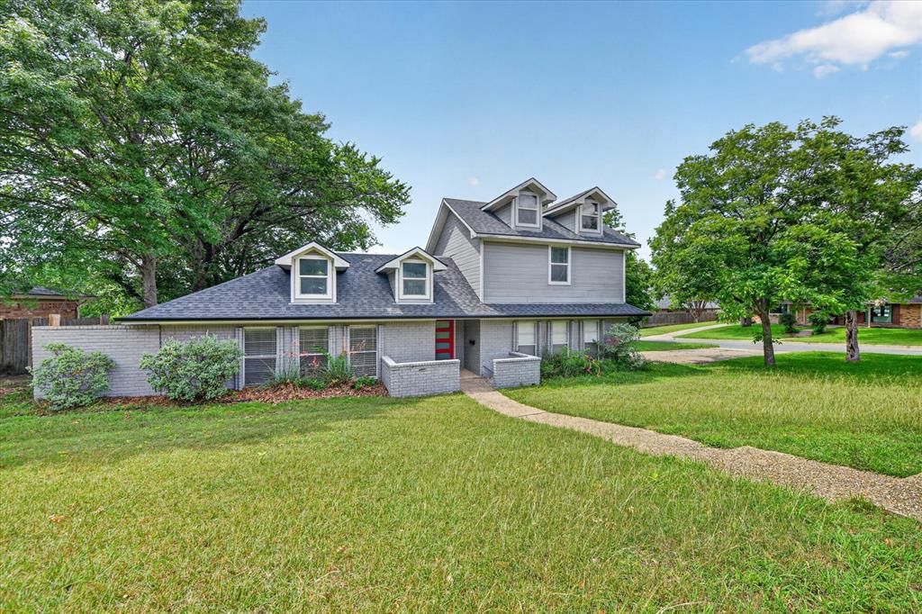 1400 Ems Road W