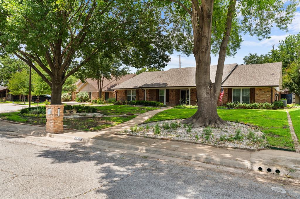 1317 Broadmoor Lane