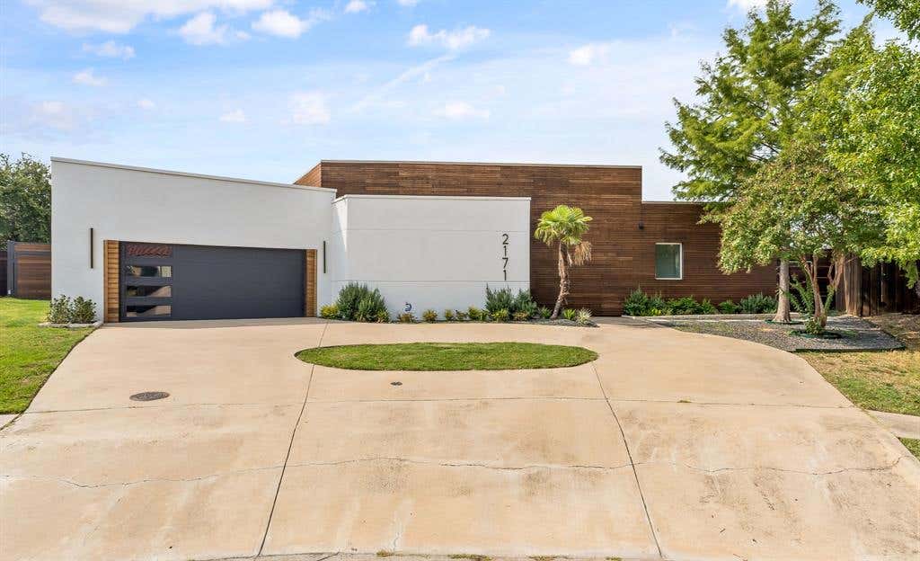 Photo of 2171 Hogan Drive, Irving, TX 75038 (MLS # 21341995)