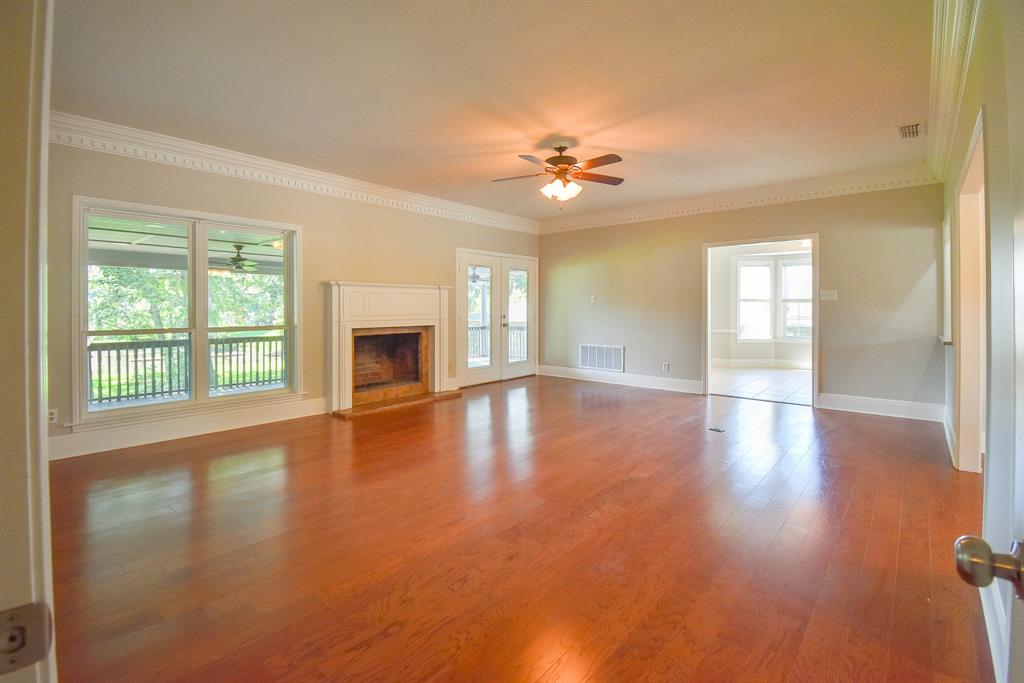 104 Williamsburg Lane