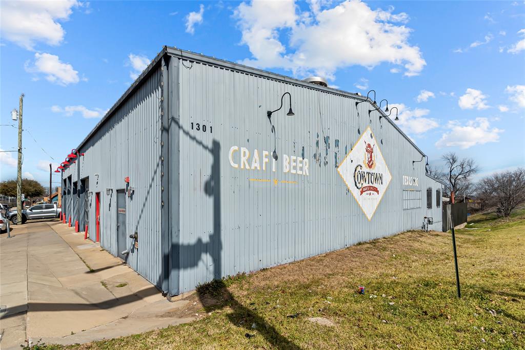 1301 E Belknap Street