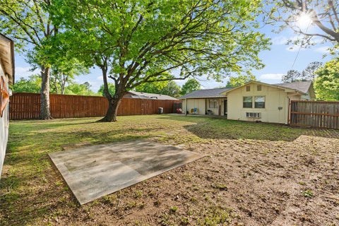 Tiny photo for 904 Kent Drive, Gainesville, TX 76240 (MLS # 21341946)