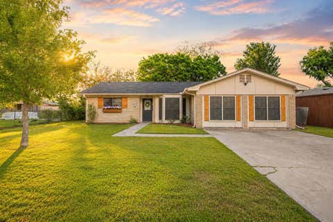 Tiny photo for 904 Kent Drive, Gainesville, TX 76240 (MLS # 21341946)