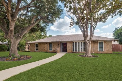 1028 Rosewood Drive DeSoto TX 75115