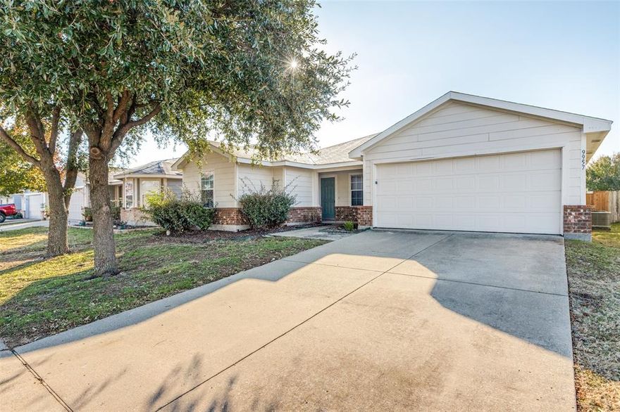 Description: Charming Cape Cod-style 4-bedroom home built by D.R. Horton, located in a desirable neighborhood within Frisco ISD! Step inside to a spacious family room featuring a cozy corner wood-burning fireplace, seamlessly connected to the open-concept kitchen. The kitchen boasts black appliances, an electric range, a convenient breakfast bar, and a sunny nook perfect for casual dining. The split master suite offers a relaxing retreat with a large walk-in closet, garden tub, and separate shower. Enjoy outdoor living in the generously sized, private fenced backyard or unwind on the inviting covered front porch. Community amenities include a refreshing pool, and the home is just minutes from top-rated schools, shopping, and more!