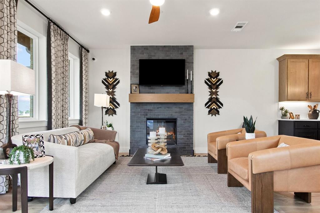 2033 Hillard Mews