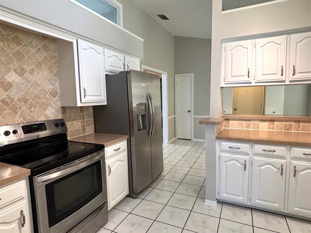 Lewisville, Texas 75067, United States, 3 Bedrooms Bedrooms, ,2 BathroomsBathrooms,Residential,Pending,85510