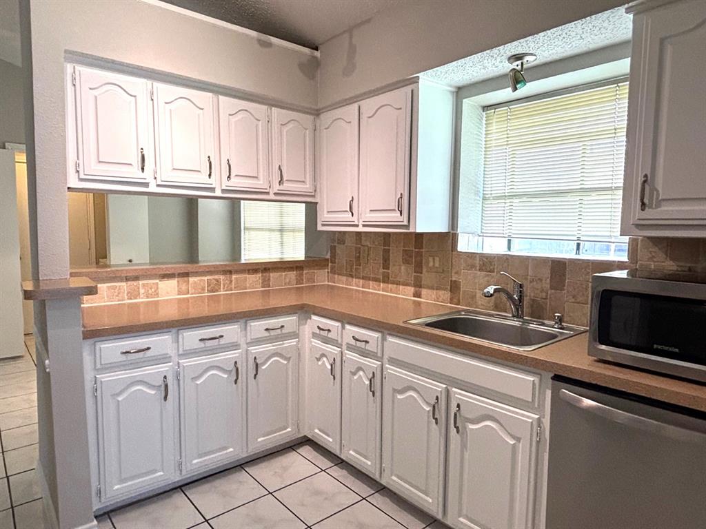 Lewisville, Texas 75067, United States, 3 Bedrooms Bedrooms, ,2 BathroomsBathrooms,Residential,Pending,85510