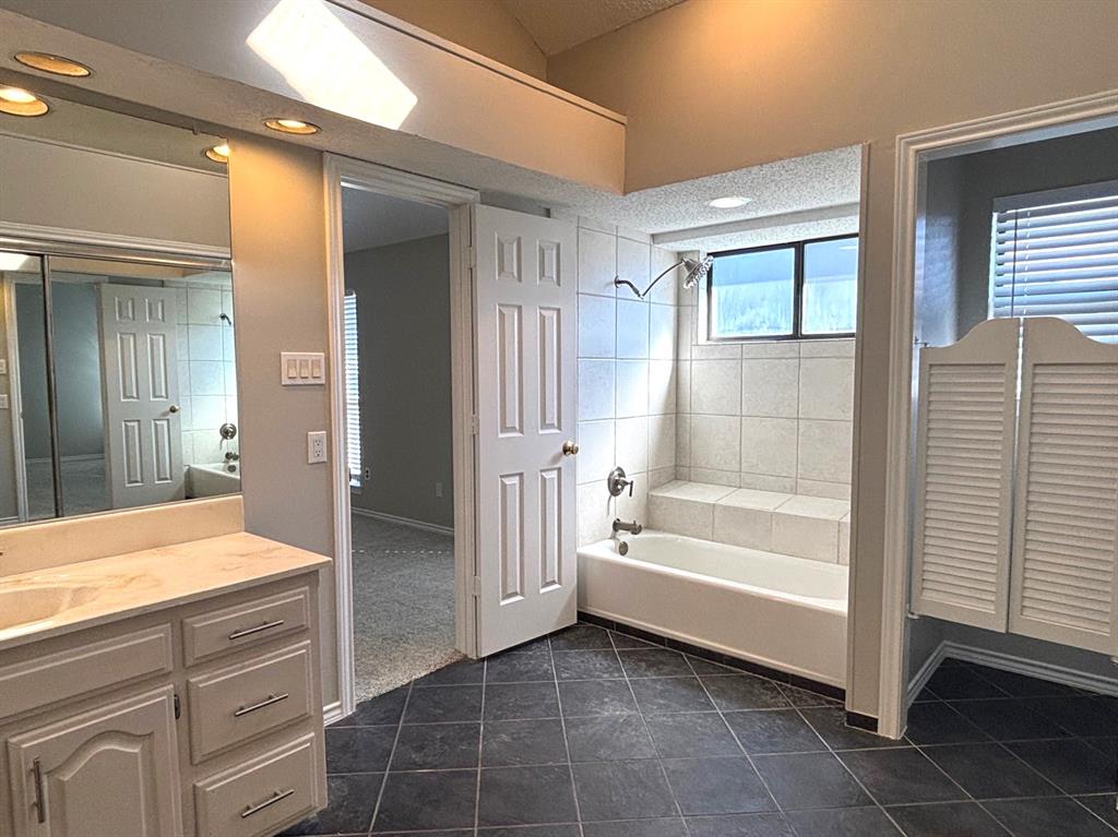 Lewisville, Texas 75067, United States, 3 Bedrooms Bedrooms, ,2 BathroomsBathrooms,Residential,Pending,85510