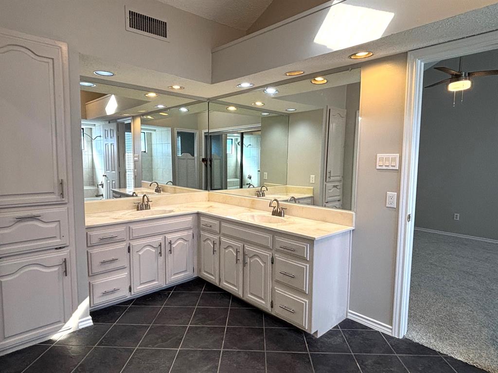 Lewisville, Texas 75067, United States, 3 Bedrooms Bedrooms, ,2 BathroomsBathrooms,Residential,Pending,85510