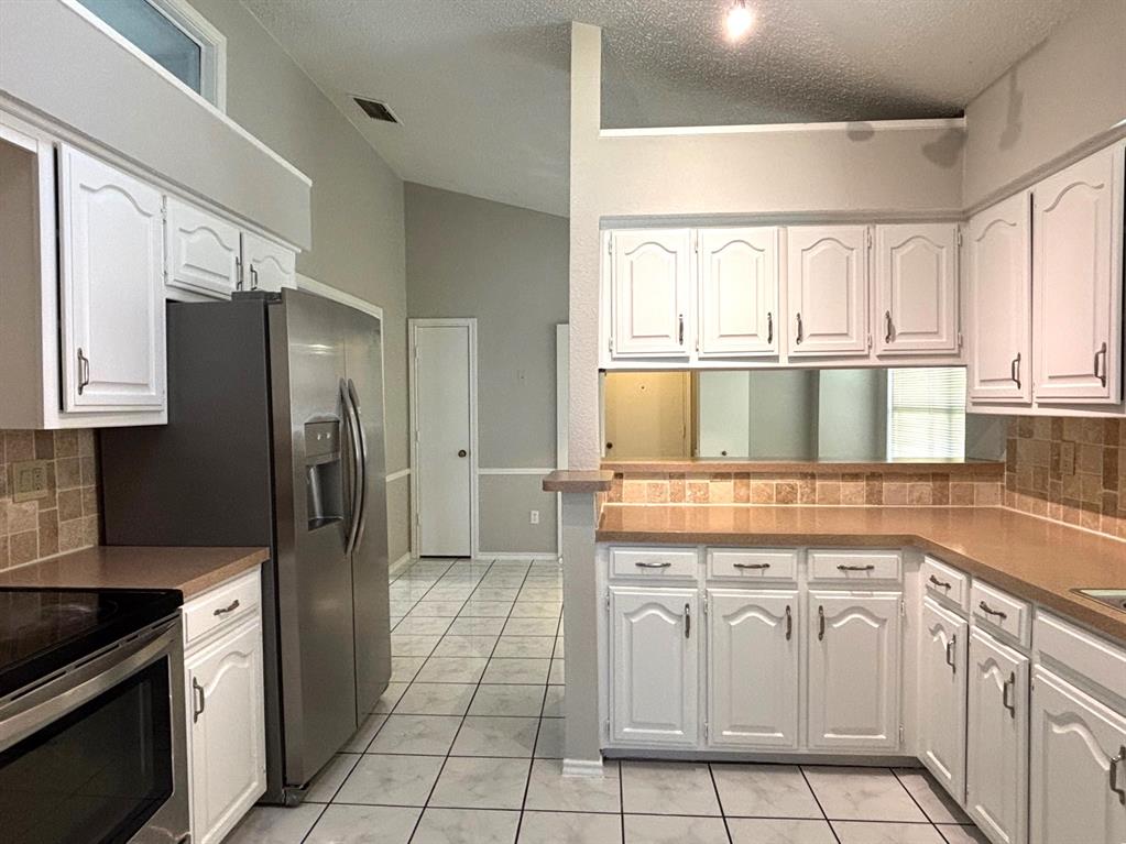 Lewisville, Texas 75067, United States, 3 Bedrooms Bedrooms, ,2 BathroomsBathrooms,Residential,Pending,85510