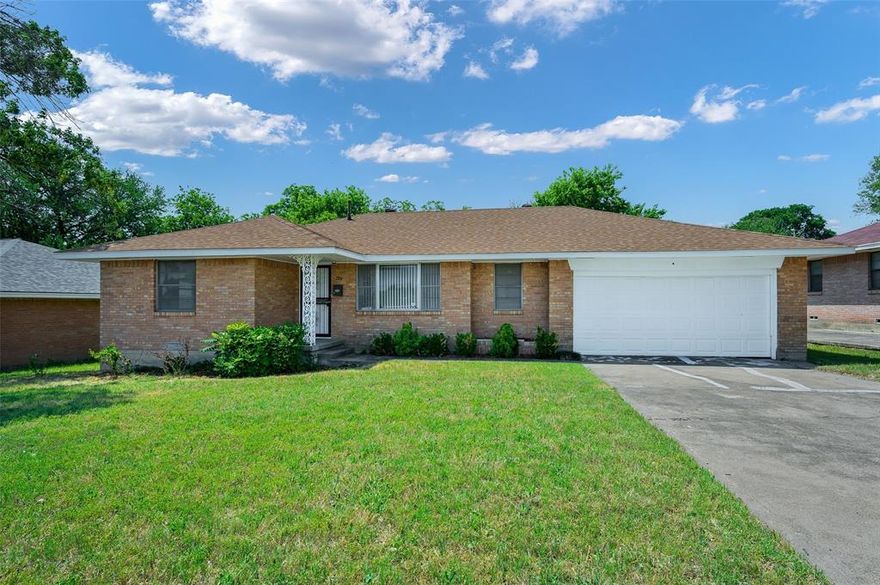 Directly across the street from Award Winning Marsalis Elementary Magnet School of Science, Technology, Engineering, and Mathematics.  Convenient to I35 South, UNT South Dallas, The Golf Club of Dallas, Dallas Executive Airport, Downtown Dallas, Dallas Zoo, and much much more.  Under $250,000 3 bedroom, 2 Bath home with 2 car garage, amazing value.