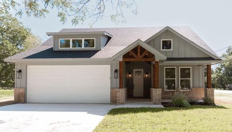 110 W State Street Alvord TX 76225