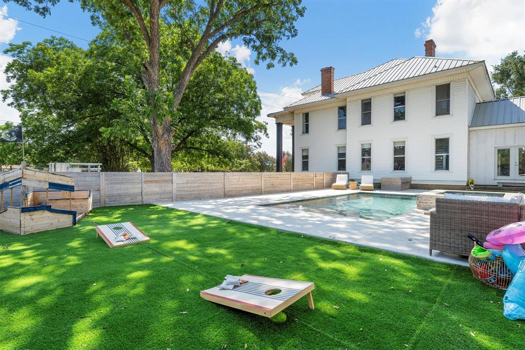 DAVIS H E - Residential