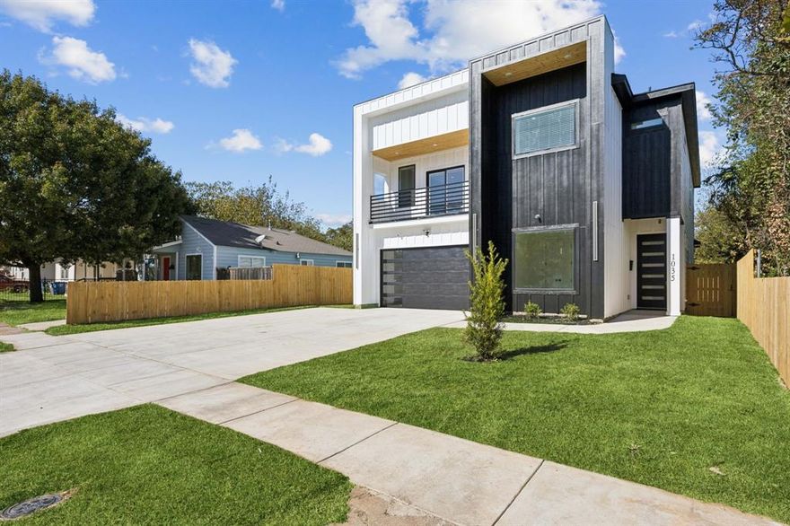 Stunning new construction within 15mins of Downtown Dallas! This gorgeous modern features a spacious open-concept main level with sleek kitchen, living, & dining spaces that combine to create an entertainer's dream loaded with designer touches! Main level also features 4th bed or office space with full bath. Gorgeous kitchen featuring quartz counters, island with seating, and stainless appliances. Custom fixtures & LED lighting throughout. Head up the handcrafted oak tread staircase to find the spacious primary suite with balcony, 2 large bedrooms, and 1 additional full bath.