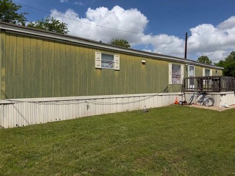 Photo of 200 Maple Street, Glenn Heights, TX 75154 (MLS # 21244241)