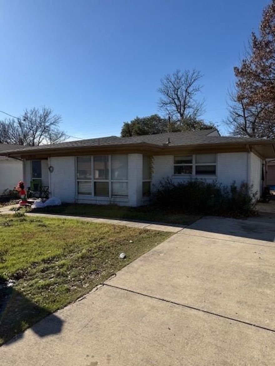 Beautiful 4 beds, 2 baths. Well-maintained house in Irving, with Easy access to all major highways and shopping centers. Just A few minutes away from DFW airport and Downtown Dallas.