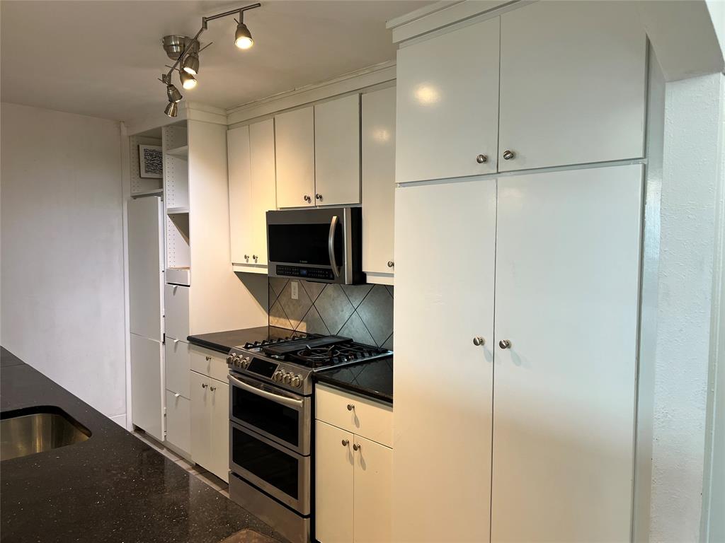 Twenty-One Turtle Creek Condo - Residential Lease