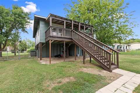 Photo of 242 Autumn Wood Trail, Gun Barrel City, TX 75156 (MLS # 21095952) Photo of 242 Autumn Wood Trail, Gun Barrel City, TX 75156 (MLS # 21095952)