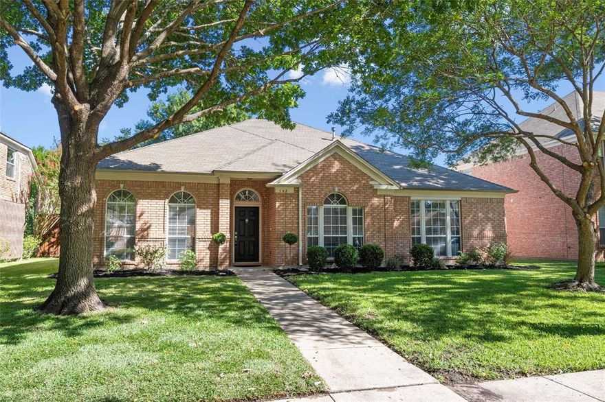 Designer colors and finishes in this totally remodeled one story with fantastic open floorpan made for entertaining. Breathtaking light and bright rooms in Wonderful neighborhood in the heart of Coppell.  Walk to award winning schools and shopping with Charming Old town Coppell a few blocks away.  Farmer's Market and abundance of restaurants to discover and Convenient to Hwy 635 & 121 and DFW airport. If your looking for a one story that has it all...this is it!! Open House Oct.21-2-4pm