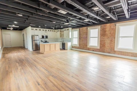 Photo of 219 W Mulberry Street, Kaufman, TX 75142 (MLS # 21204266)