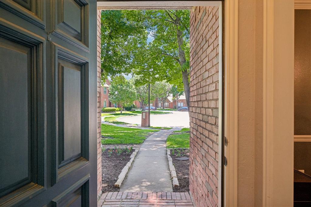 828 Lakeview Court