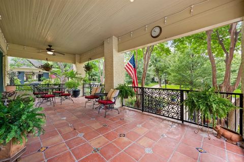 2307 5th Avenue Fort Worth TX 76110