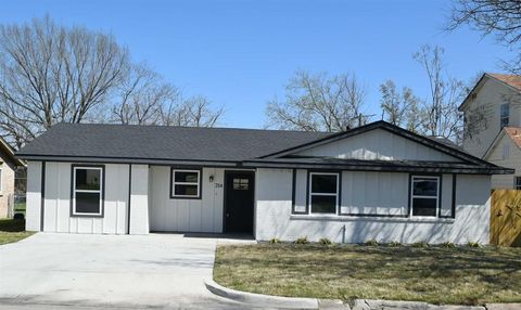 Photo of 214 College Street, Royse City, TX 75189 (MLS # 21211689)