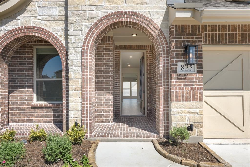 825 Twisted Leaf Lane